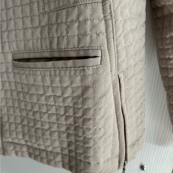 Jacket - Picture 3 of 6